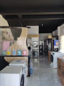foto dalam showroom 1