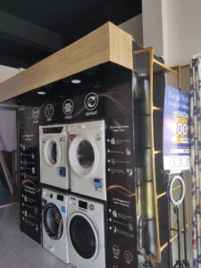 foto dalam showroom 2